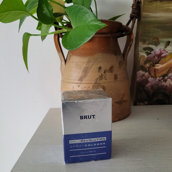 BrutRevolution Men's Spray Cologne. 1.3 fl oz - Picture 2 of 6